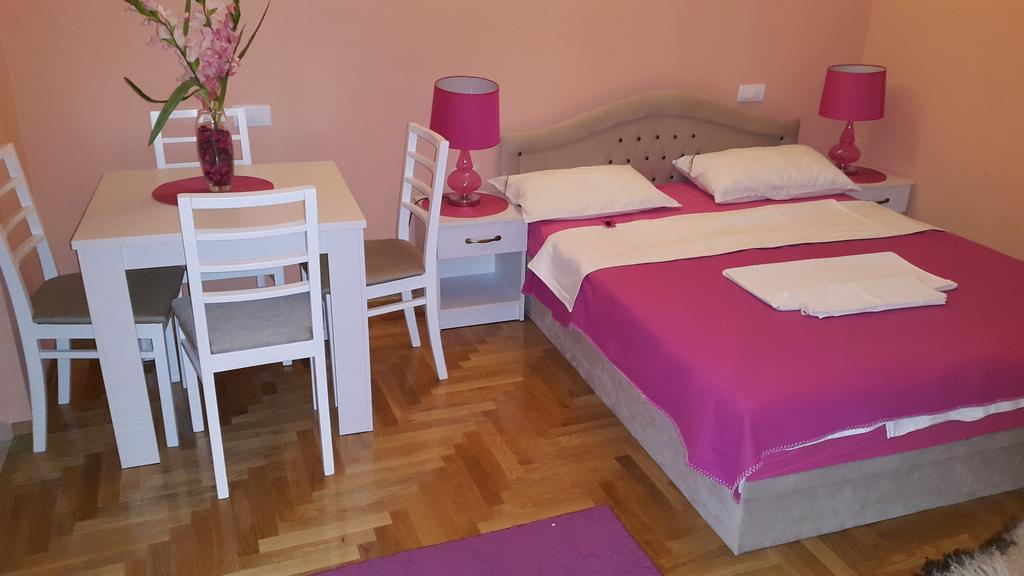 Akva Gold Aparthotel Arandjelovac Rum bild