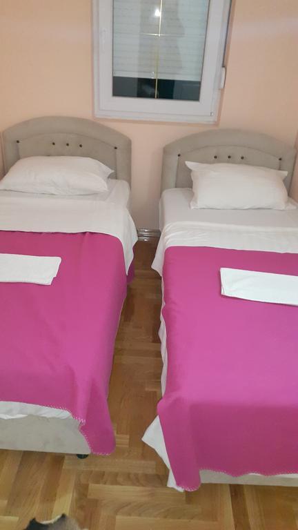 Akva Gold Aparthotel Arandjelovac Rum bild