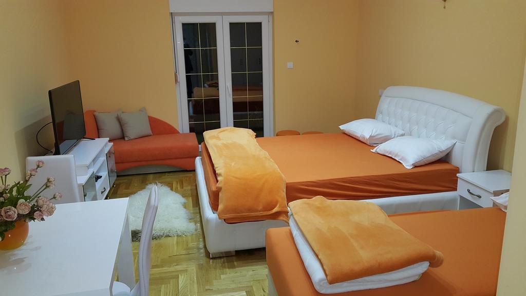 Akva Gold Aparthotel Arandjelovac Rum bild