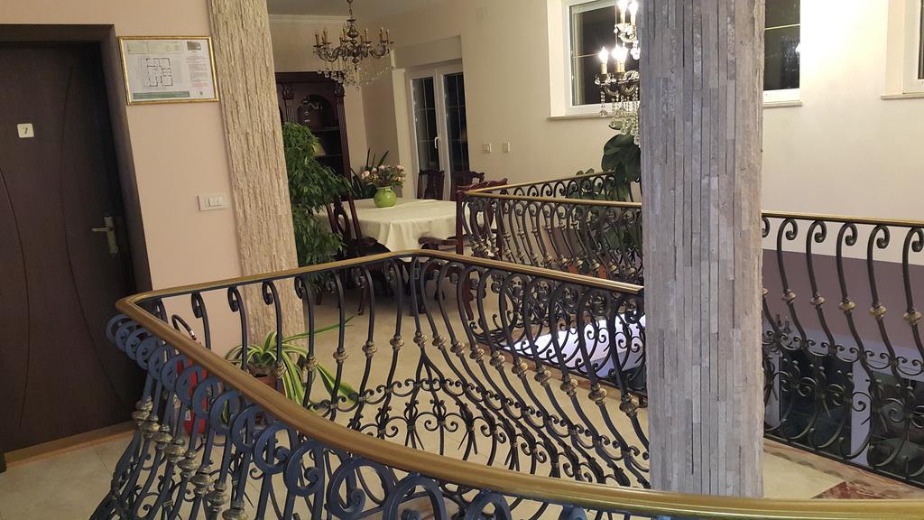 Akva Gold Aparthotel Arandjelovac Rum bild