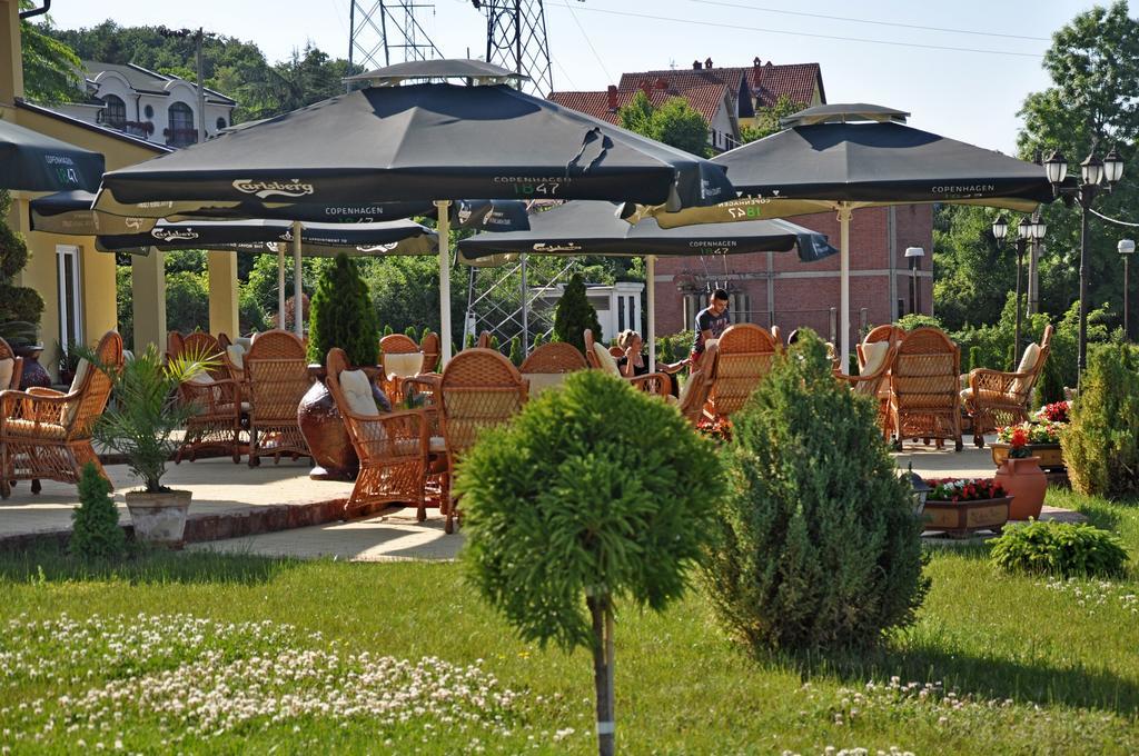 Akva Gold Aparthotel Arandjelovac Exteriör bild