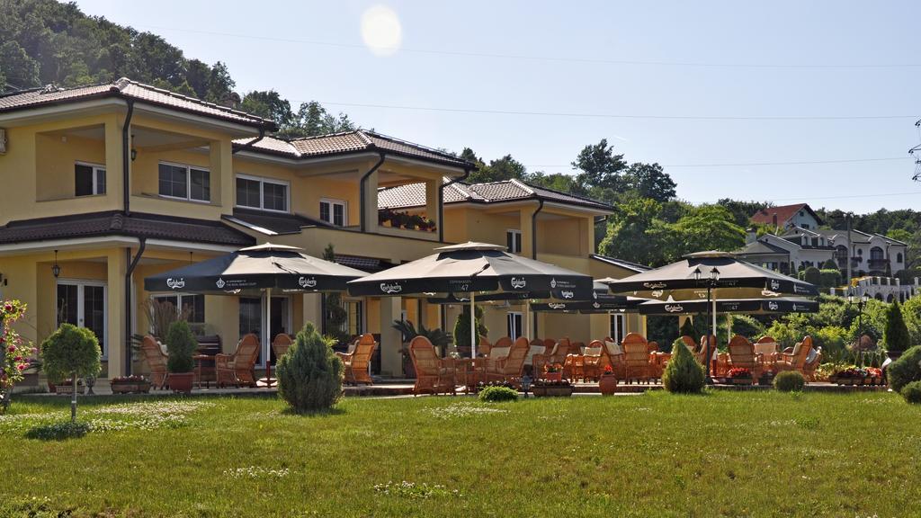 Akva Gold Aparthotel Arandjelovac Exteriör bild